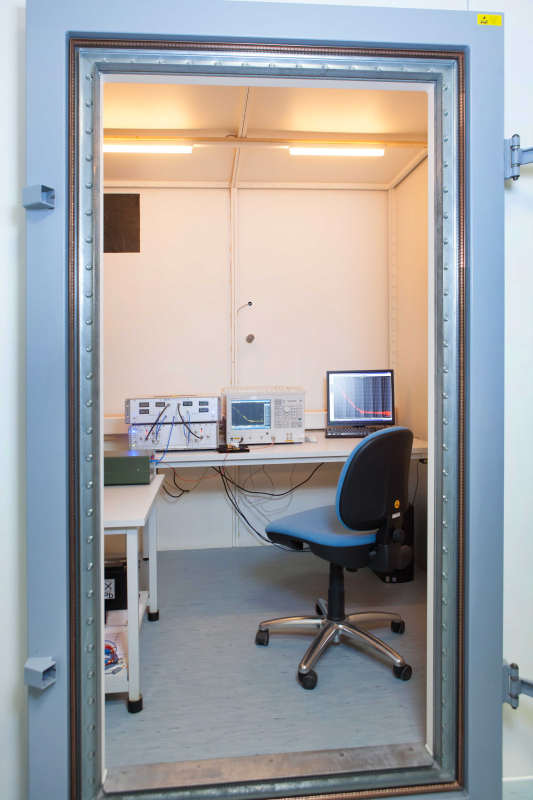 Phase Noise Test Systems in Shielded Room